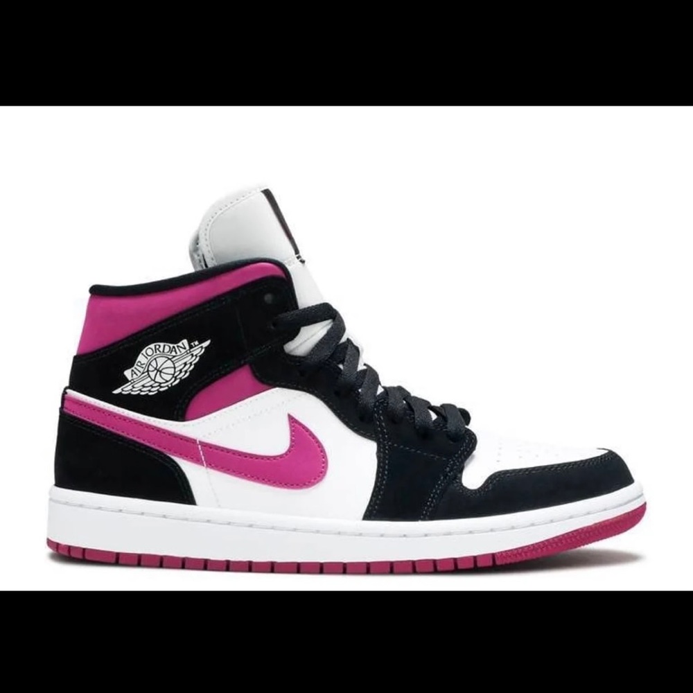 Nike Womens WMNS Air Jordan 1 Mid 
Sneakers